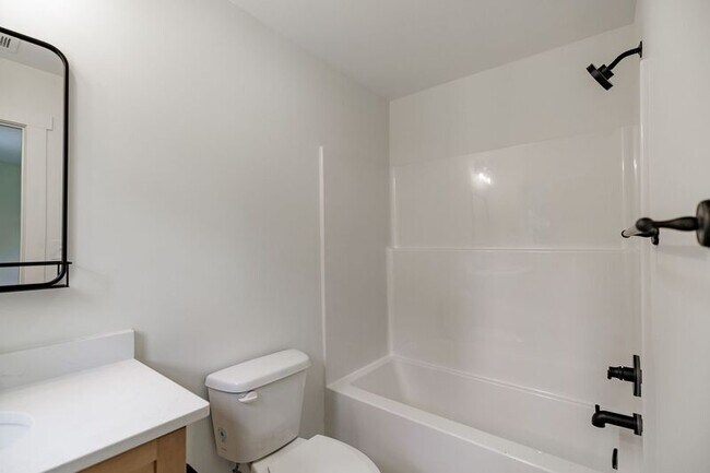 Building Photo - 232 Vine St