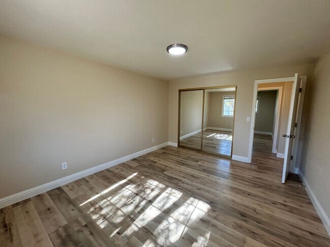 Building Photo - Newly Renovated 3 Bedroom, 2 Bath Home in ...