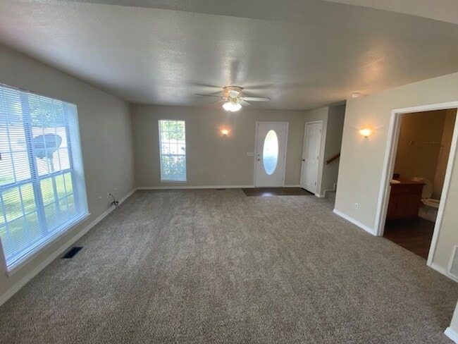 Building Photo - Large Duplex in the Heart of Fayetteville!