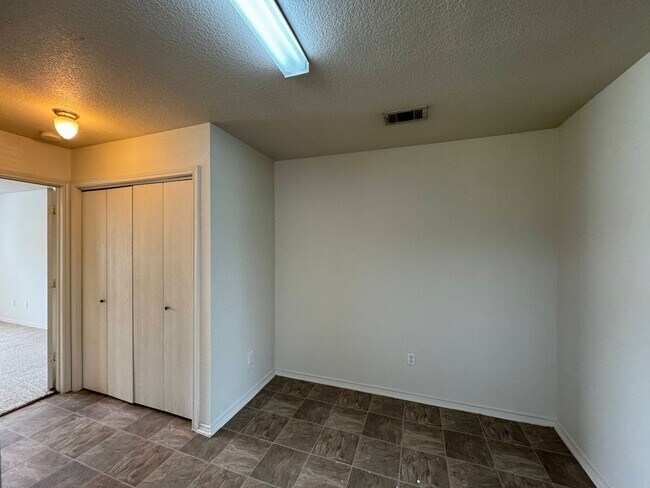 Building Photo - 1602 Aztec Trce