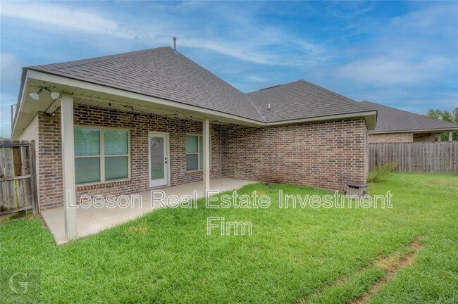 Building Photo - 652 Riverscape Dr