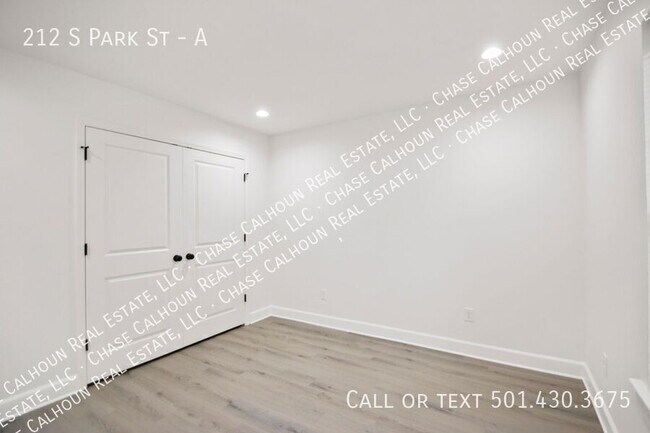 Building Photo - 212 S Park St