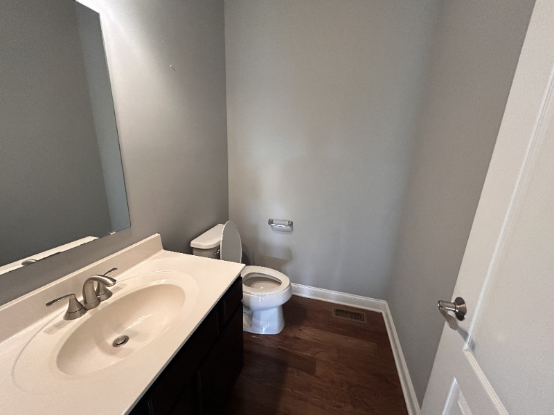 Building Photo - 427 Rockcrest Way