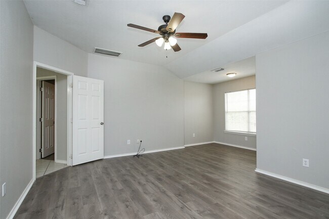 Building Photo - 18926 Piney Way Dr