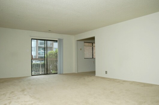 Building Photo - 403 Edison Glen Ter