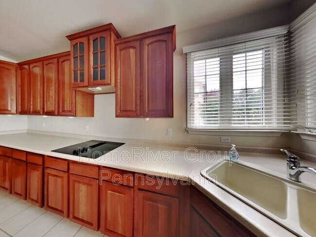 Building Photo - 145 Tanglewood Dr