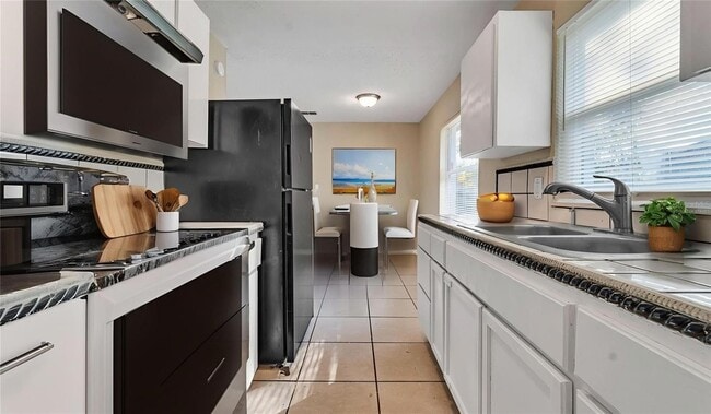 Building Photo - 76 Judith Ln