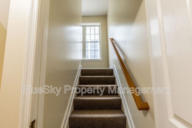 Building Photo - 158 Burnet St