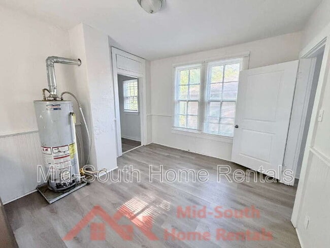 Building Photo - 331 W Dison Ave