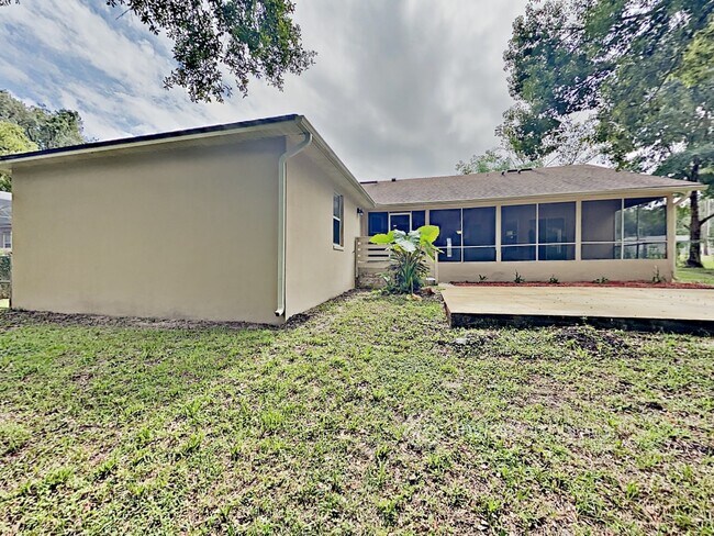 Building Photo - 641 Ridgewood St