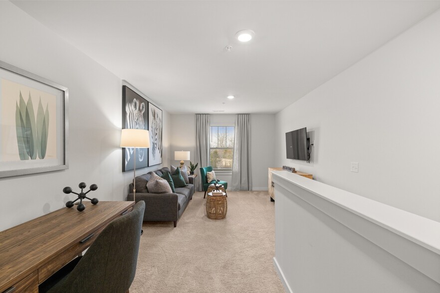 Building Photo - 572 Trinity Way