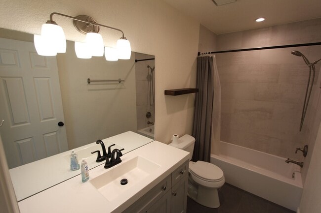 Building Photo - Short-Term Furnished Rental with Mountain Views | $500 Move-In Special