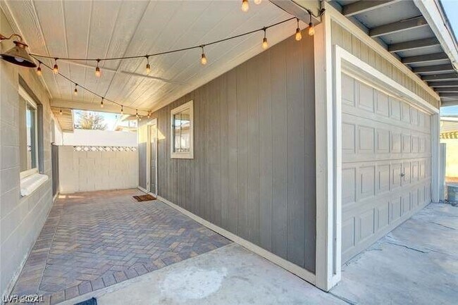 Building Photo - 4044 Pepe Cir