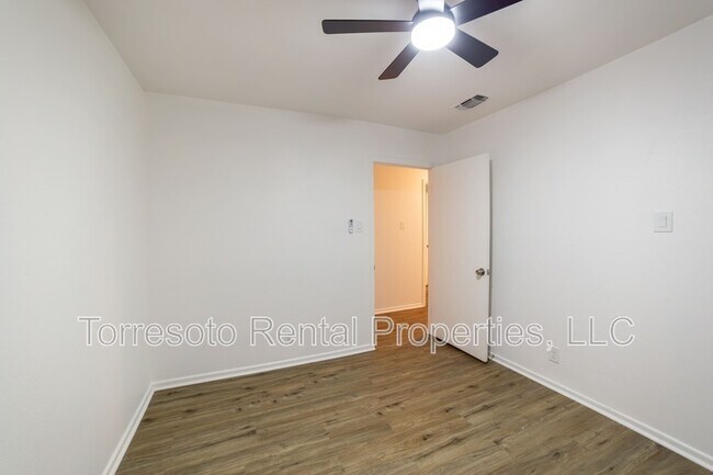 Building Photo - 309 Royal Dr