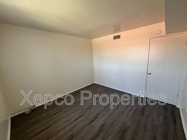 Building Photo - 550 El Cielo Rd