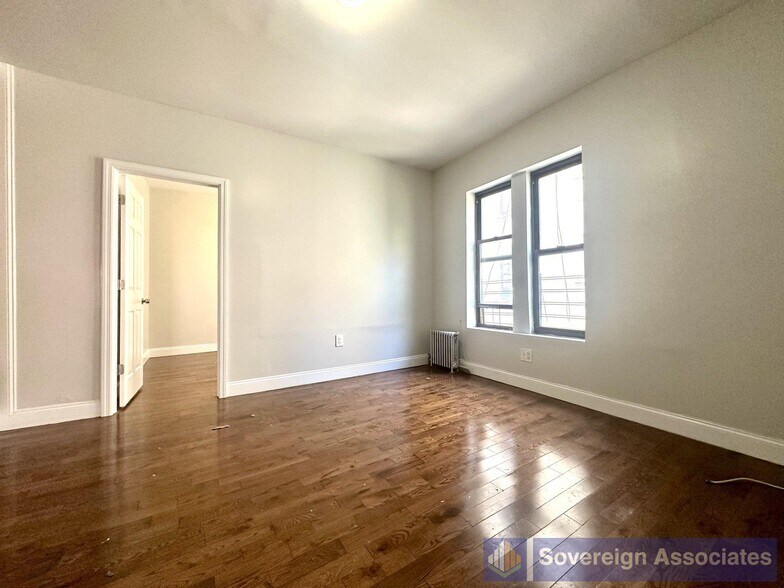Primary Photo - 2254 5th Ave