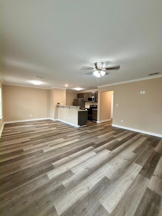 Building Photo - 2013 E Devine St