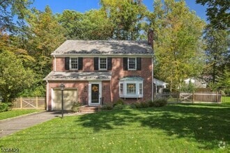 Building Photo - 170 Canoe Brook Pkwy