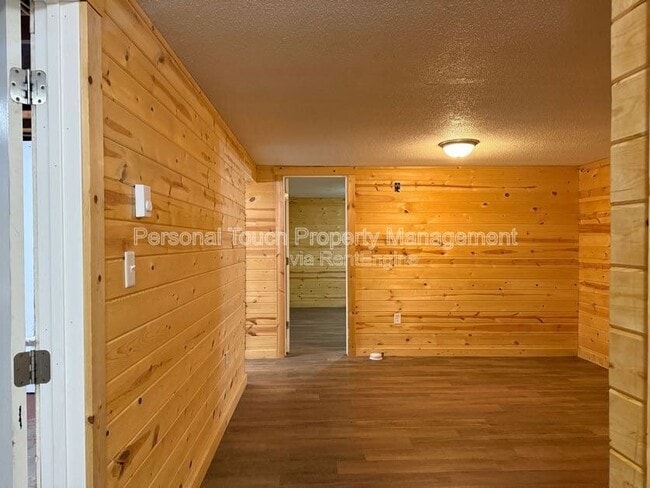 Building Photo - 611 2nd Ave W