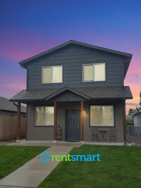 Building Photo - 2207 Strand Ave