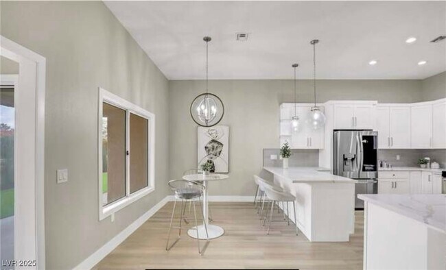 Building Photo - 2608 Desert Sands Dr