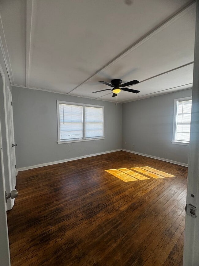 Building Photo - 3544 Southmont Dr