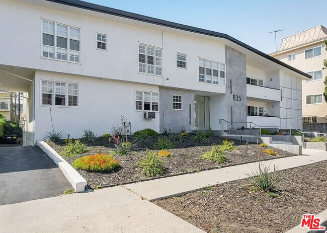 Building Photo - 835 S Sherbourne Dr
