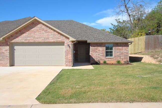 Primary Photo - Beautiful 3 Bedroom 2 Bathroom Townhouse in South Tyler! Now offering 1st full month rent free!