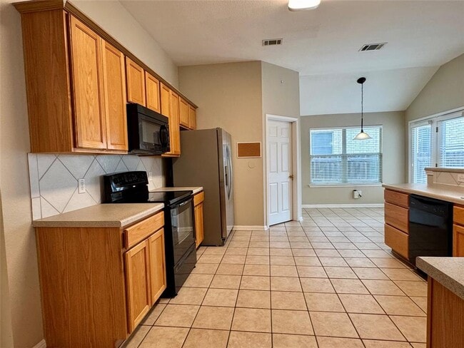 Building Photo - 13509 Shawna Dnay Dr