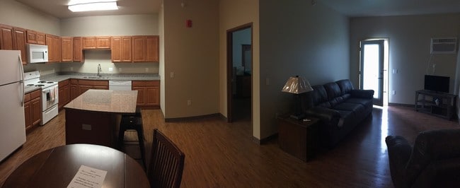 Building Photo - CreekSide