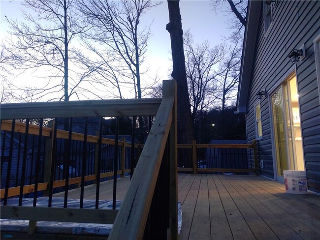 Building Photo - 7 Hemlock St