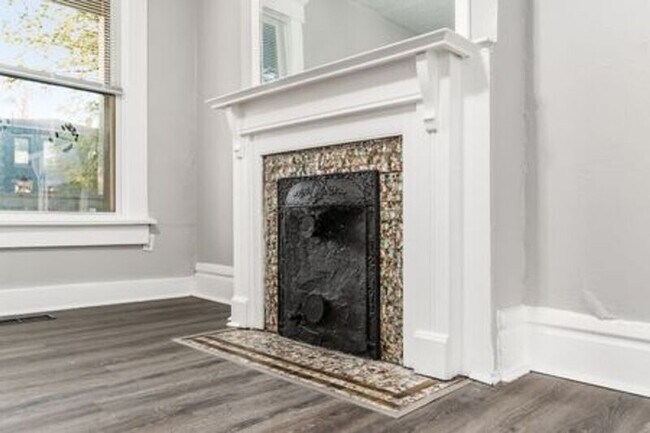 Building Photo - 360 N Garfield Ave