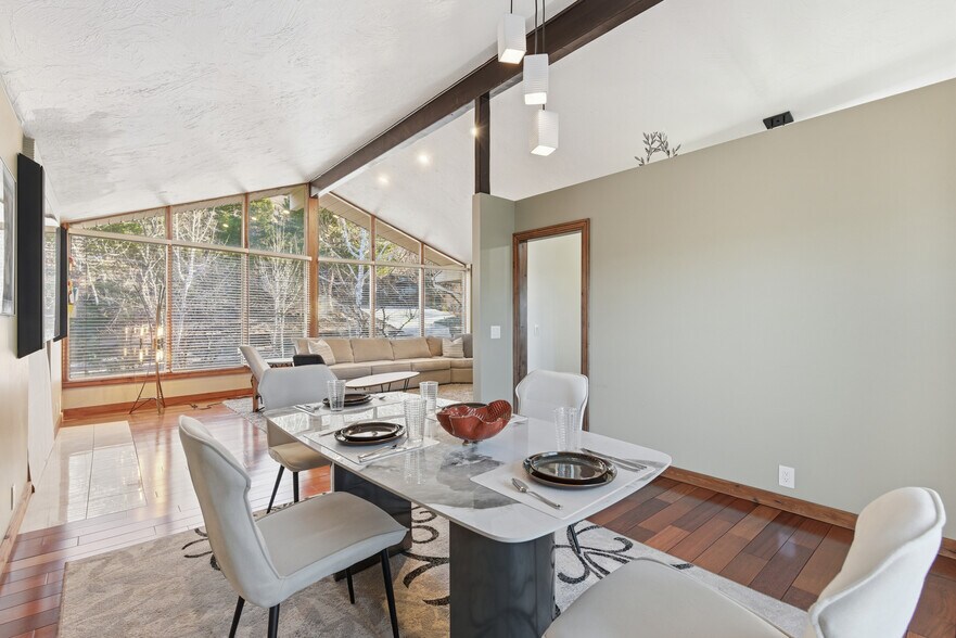 Building Photo - 8682 S Alpen Cir