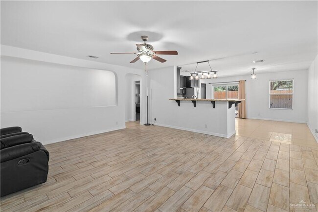 Building Photo - 23 Violet Ave