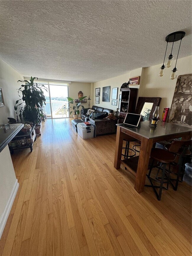 Building Photo - 150 SE 25th Rd