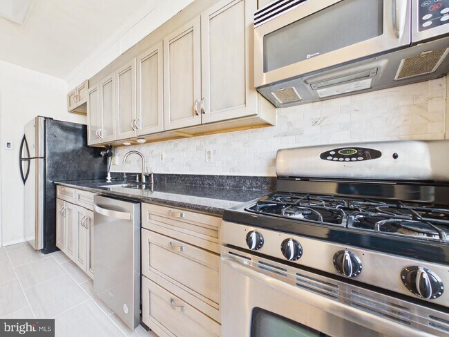 Building Photo - 2601 Pennsylvania Ave