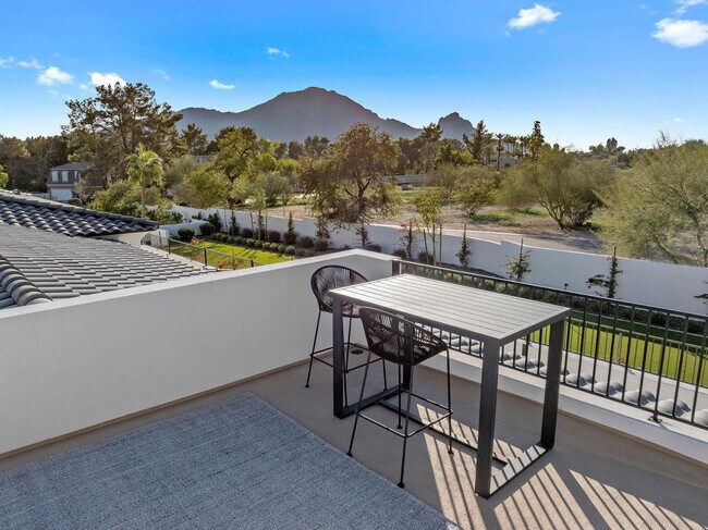 Building Photo - 6500 E Cactus Wren Rd