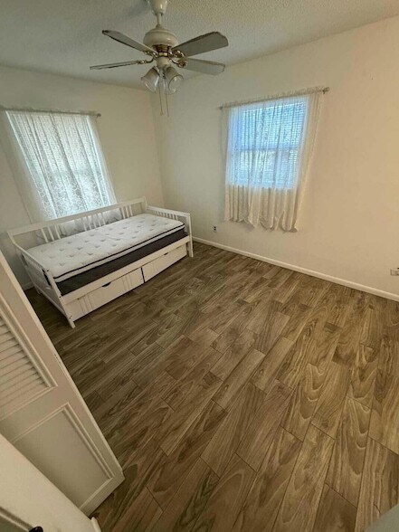 Building Photo - 1197 SW Heather St