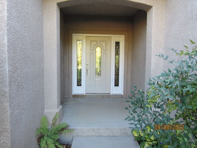 Building Photo - 4 bedroom duplex in Camdenton