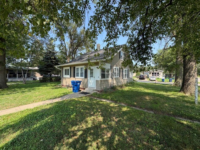 Building Photo - 2209 Hawthorne Ave