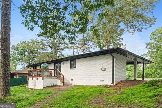 Building Photo - 2425 Clifton Springs Rd