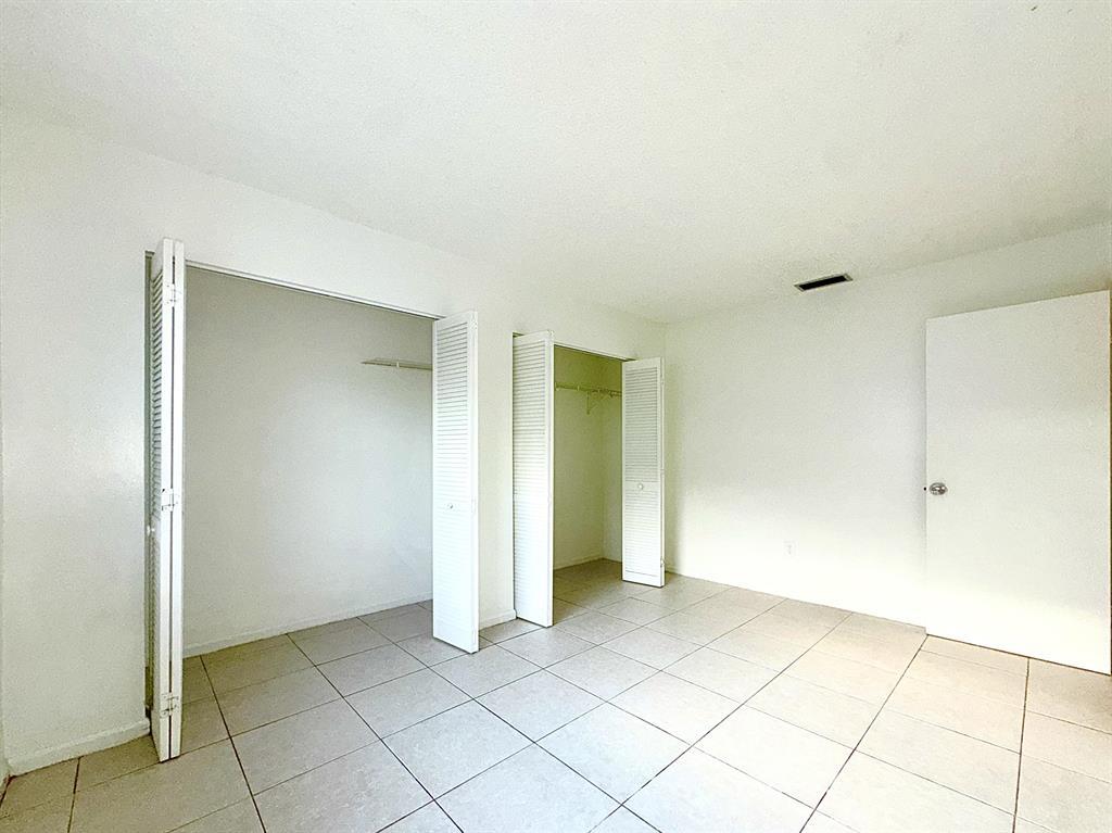 Building Photo - 800 NE 14th St