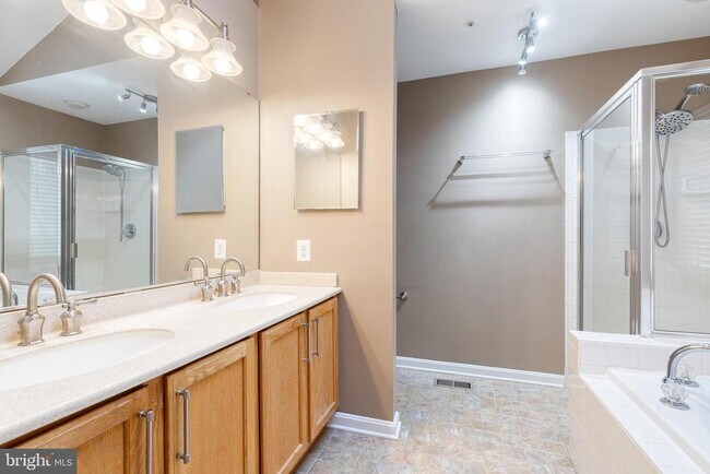 Building Photo - 10820 Sherwood Hill Rd