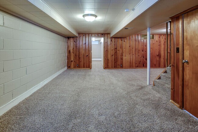 Building Photo - Beautiful Benson Ranch