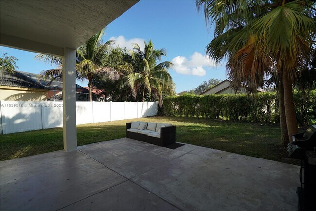 Building Photo - 658 Stanton Dr