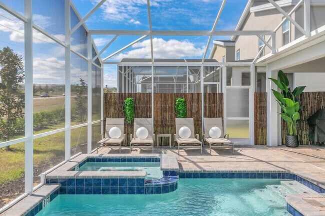 Building Photo - 9016 Sommerset Hills Dr