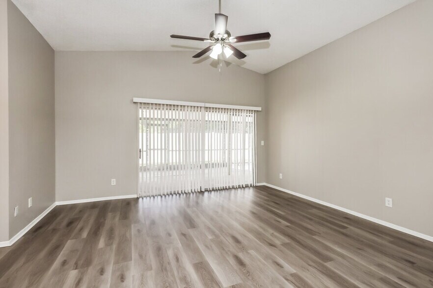 Building Photo - 5701 Longleaf Dr