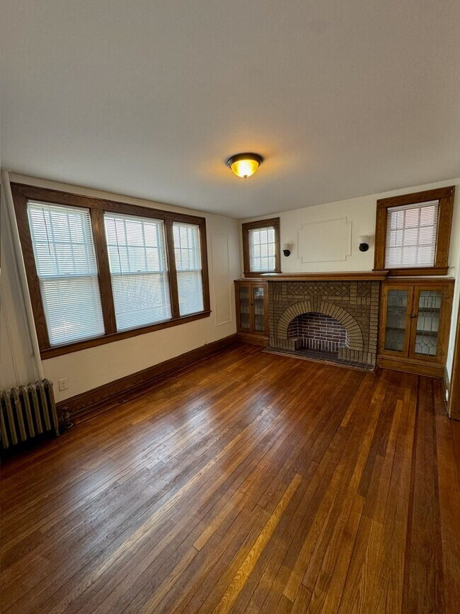 Building Photo - 807 Schuyler Ave