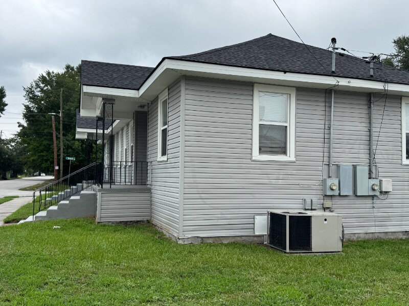 Building Photo - 792 Eve St