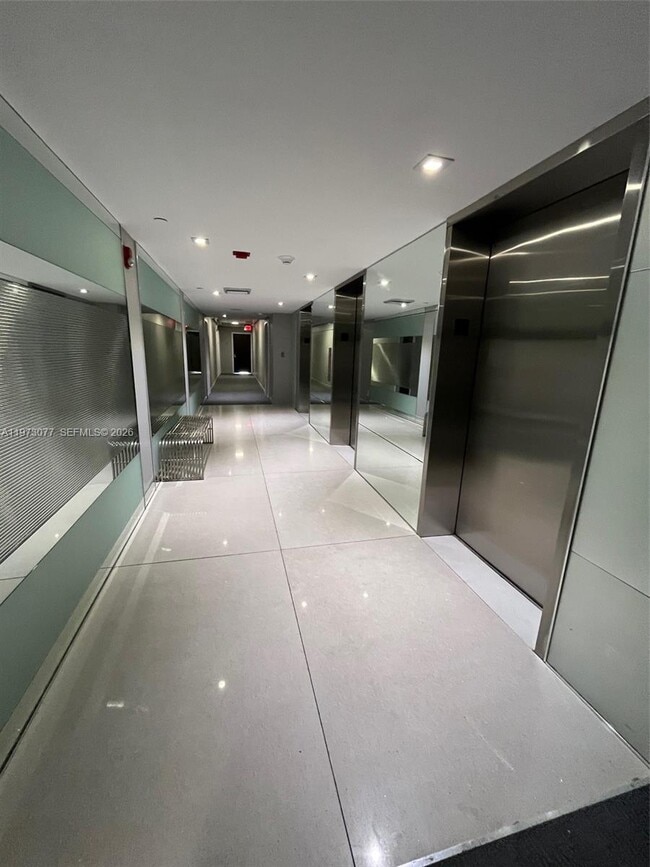 Building Photo - 20301 W Country Club Dr